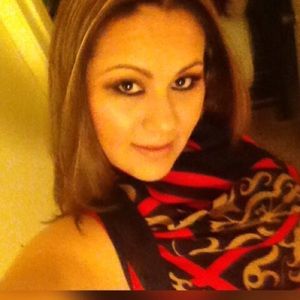 Meet your Posher, Dina